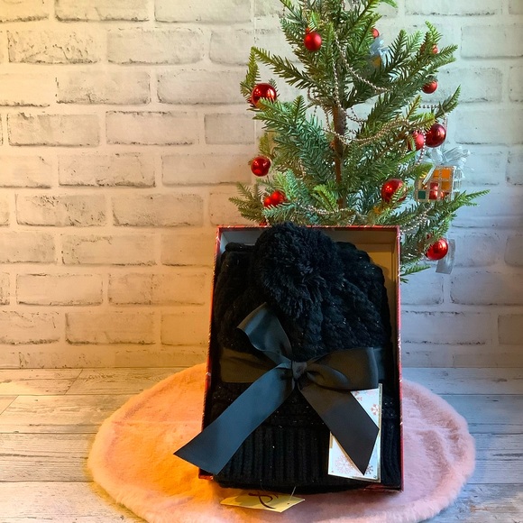 Collection Eighteen Loop & Beanie Scarf & Hat In Gift Box - Picture 1 of 3